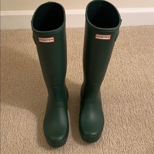 Green Hunter rain boots. Size 8.